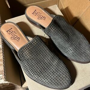 Grey upper leather mules!